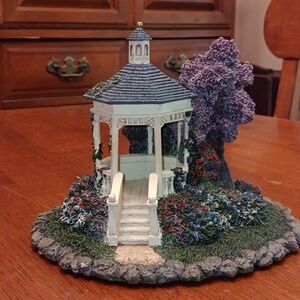 Hawthorne Village Thomas Kinkade 2002 Sculpture No. A337b